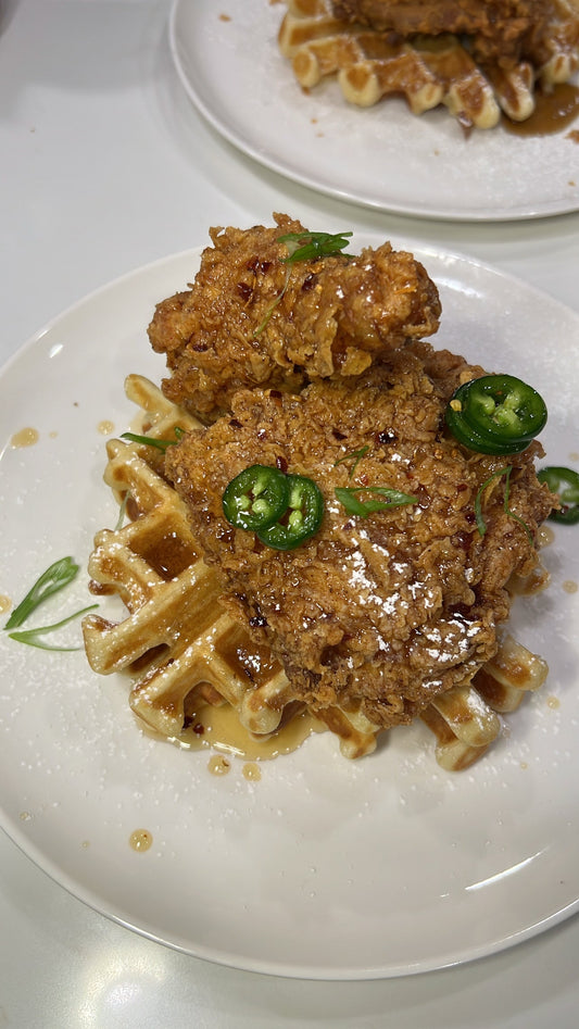 DACY'S CRISPY CHICKEN & WAFFLES