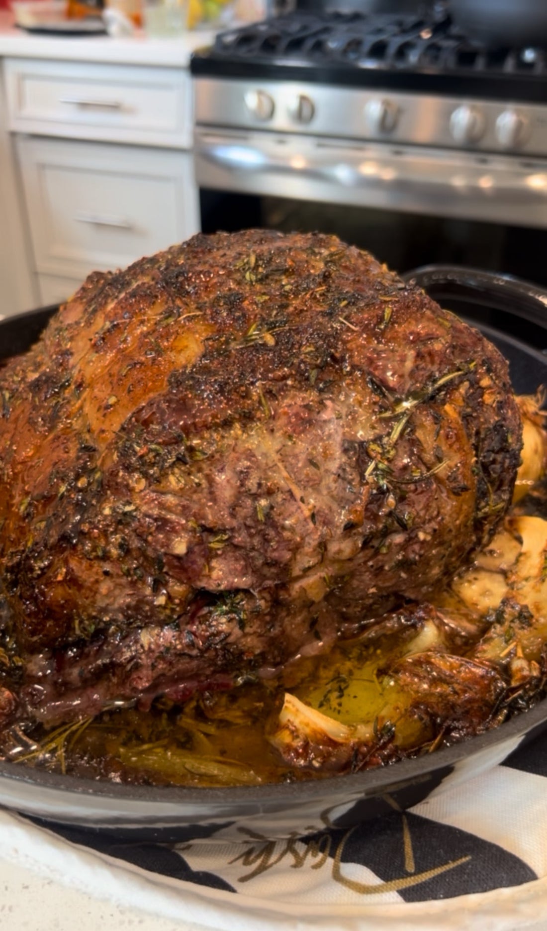GARLIC HERB PRIME RIB ROAST
