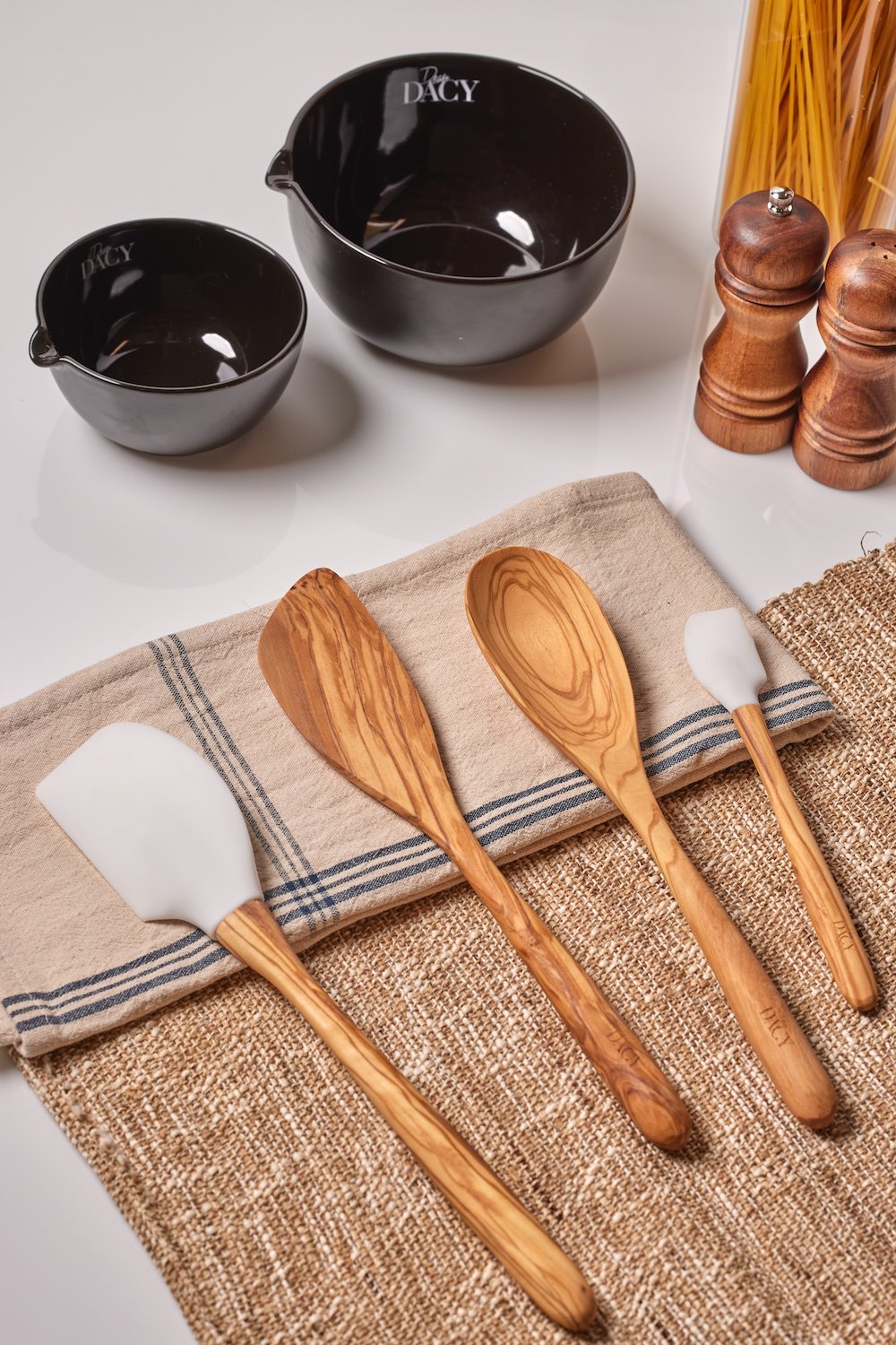 75 HARD BUNDLE (CASSEROLE BRAISER POT, 3PC MIXING BOWL SET, 4PC COOKING UTENSIL SET)